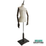 Maniquí de mujer de madera con base